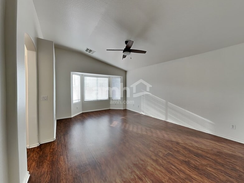 Building Photo - 4228 S 100th Dr