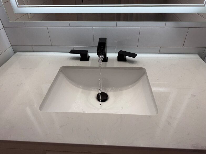 Building Photo - 1504 Lincoln Way