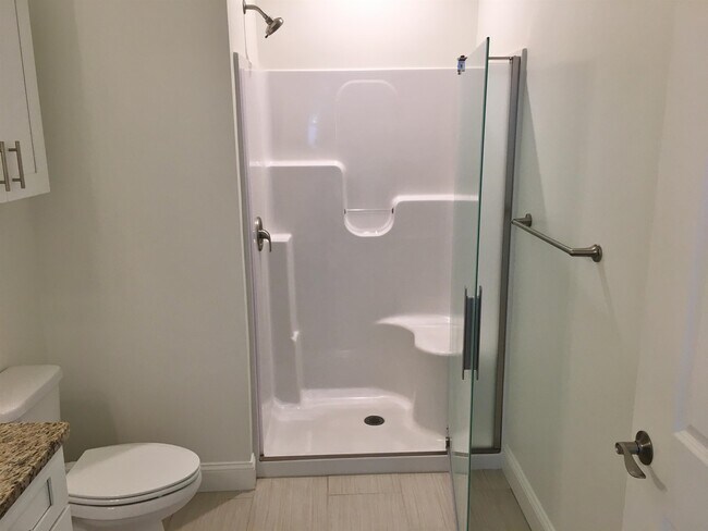 Building Photo - 875 Elm St