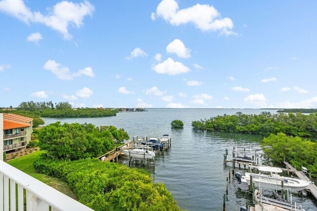 Building Photo - 1593 Pinellas Bayway S