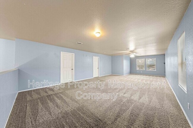 Building Photo - 915 Ridingate Farm