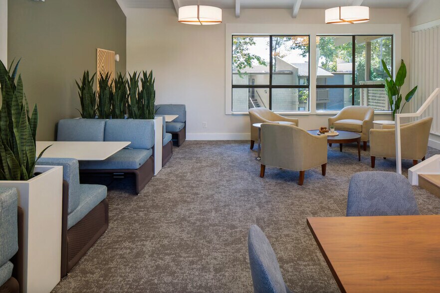 Building Photo - 555 Paularino Ave