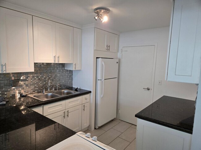 Building Photo - 336 N Birch Rd