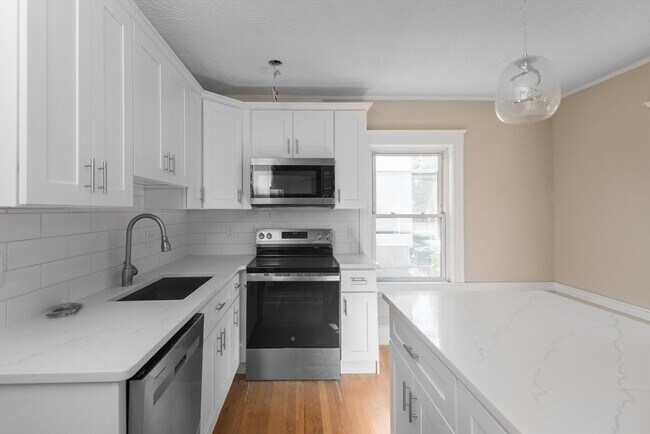 Building Photo - 112 Brush Hill Rd