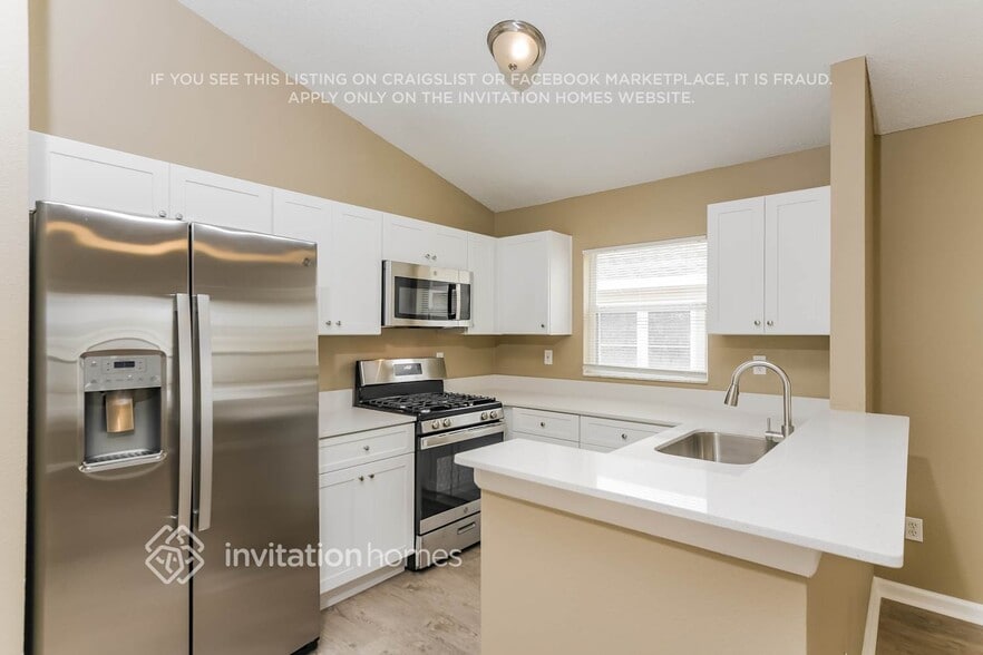 Building Photo - 341 Rollins Dr