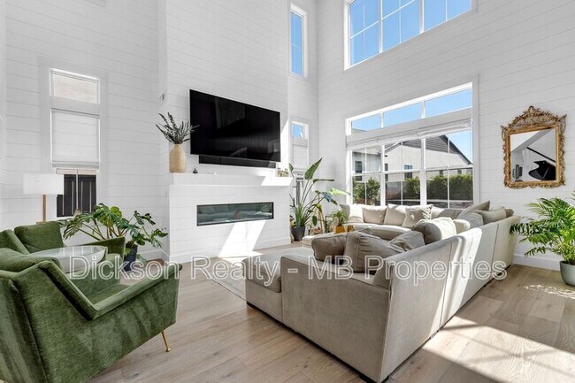 Building Photo - 6120 Triple Crown Dr
