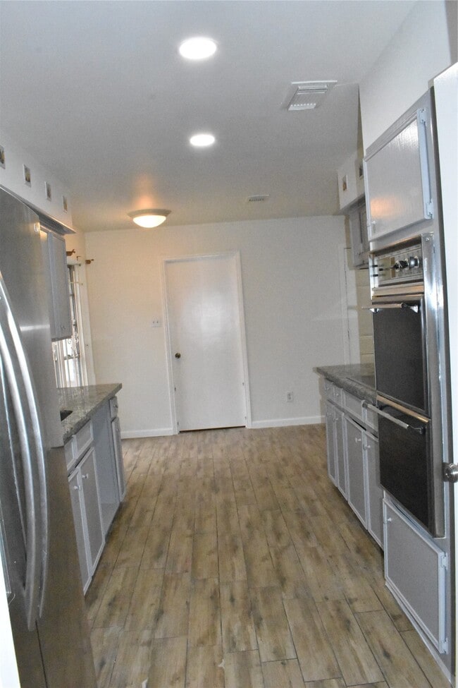 Building Photo - 10427 Huntington Wood Dr