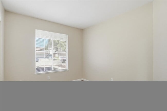 Building Photo - 604 Hovey Way