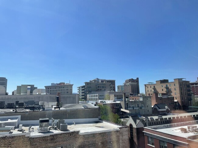Building Photo - 59C College St