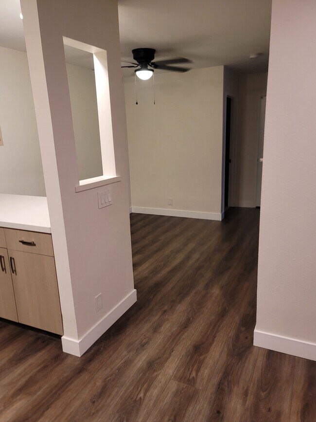 Building Photo - 745 E Bradley Ave