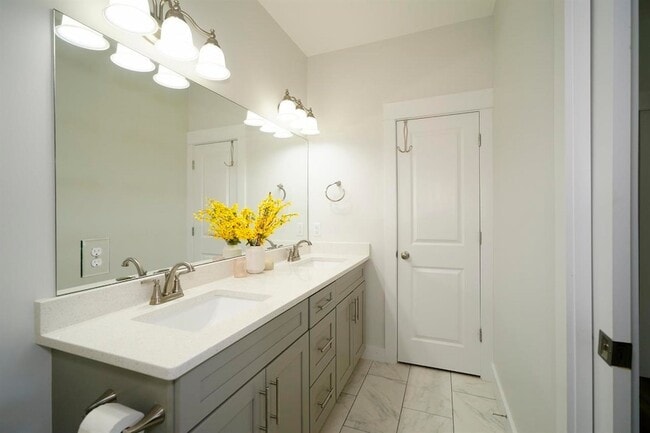 Building Photo - 168 Engelbrecht Rd