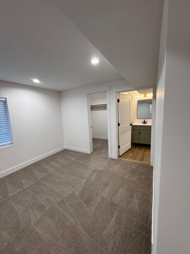 Building Photo - 11302 S Silver Ridge Dr