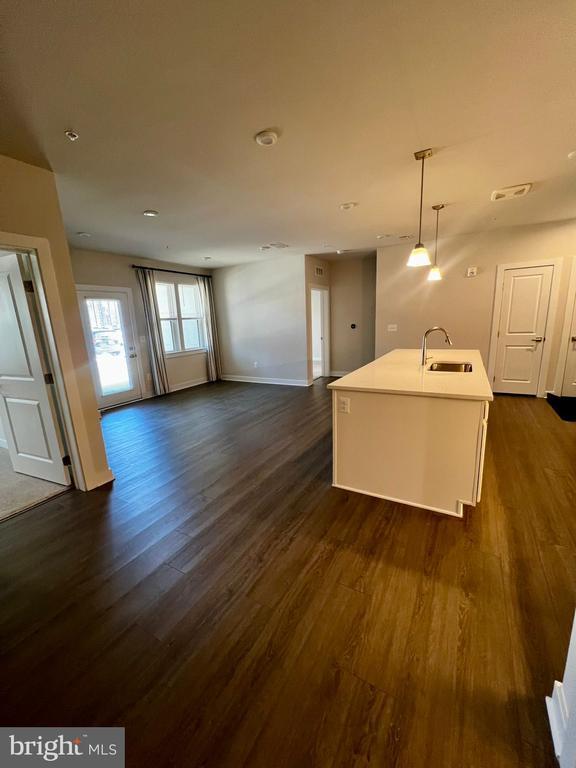 Building Photo - 10421 Resort Road