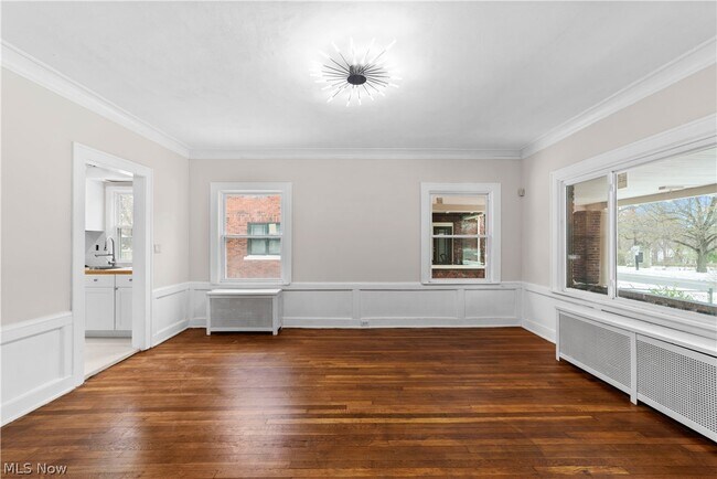 Building Photo - 867 East Blvd