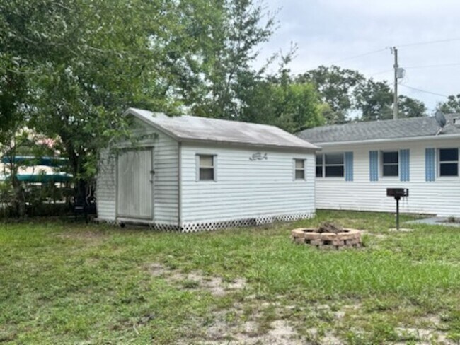 Building Photo - Weeki Wachee Rental on the Water