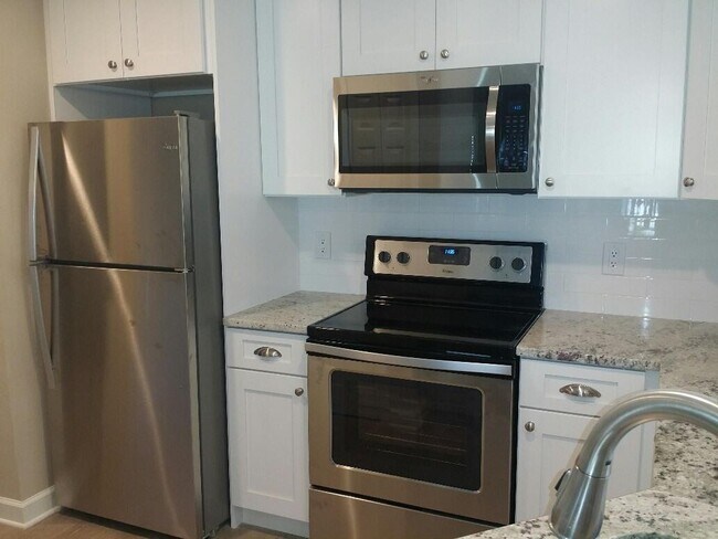Building Photo - 700 Ironwood Dr