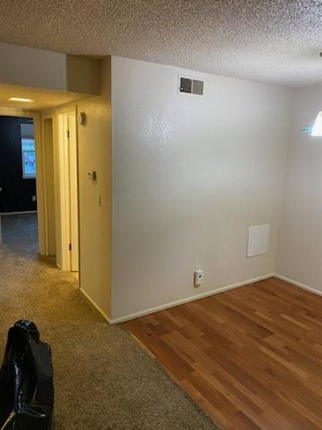 Building Photo - Bright 1st floor 2-bedroom condo at Arborwood