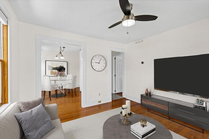 Building Photo - 15 Hillock St