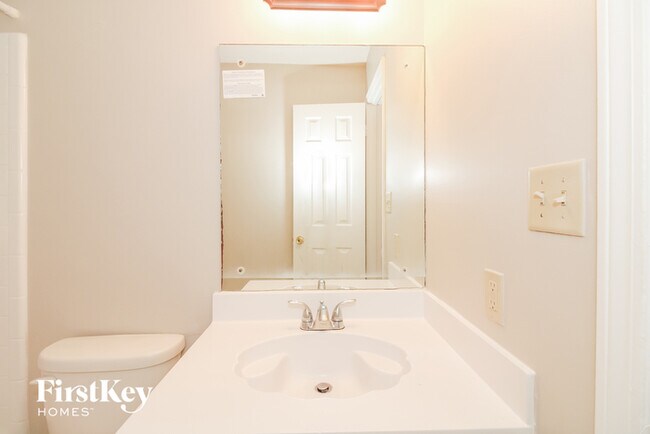 Building Photo - 4630 Sandy Park Dr
