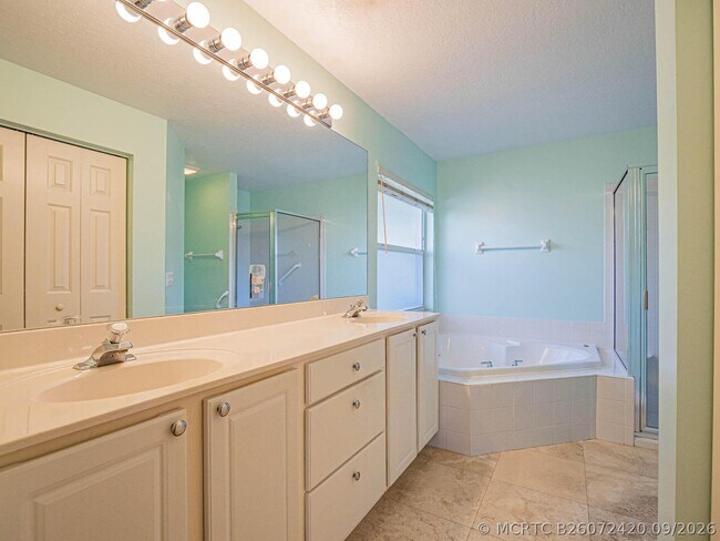 Building Photo - 141 39th Dr