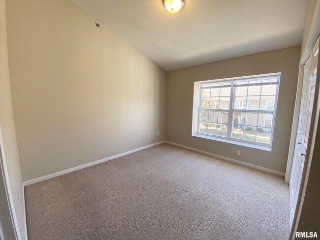 Building Photo - 1154 Kern Rd