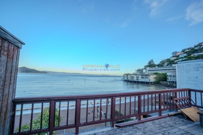 Building Photo - 107 Bridgeway