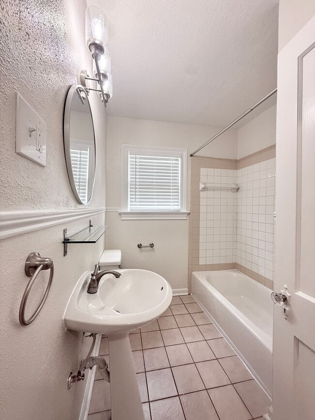 Building Photo - GAL13