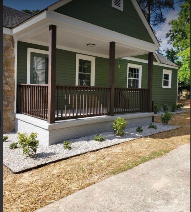 Building Photo - 1518 Anderson St NW