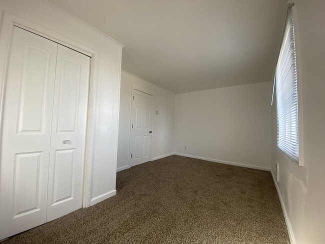 Master Bedroom - 9762 River Rd