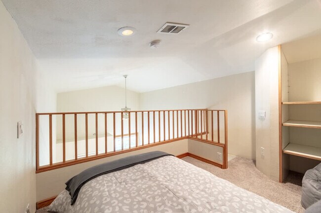 Building Photo - 3228 E Fernan Terrace Dr