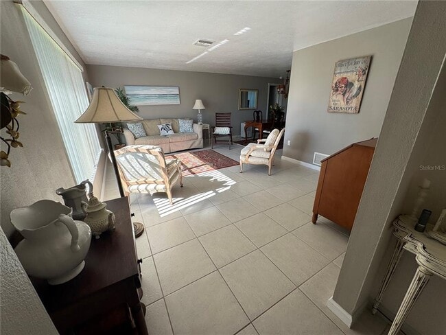 Building Photo - 1335 Cambridge Dr