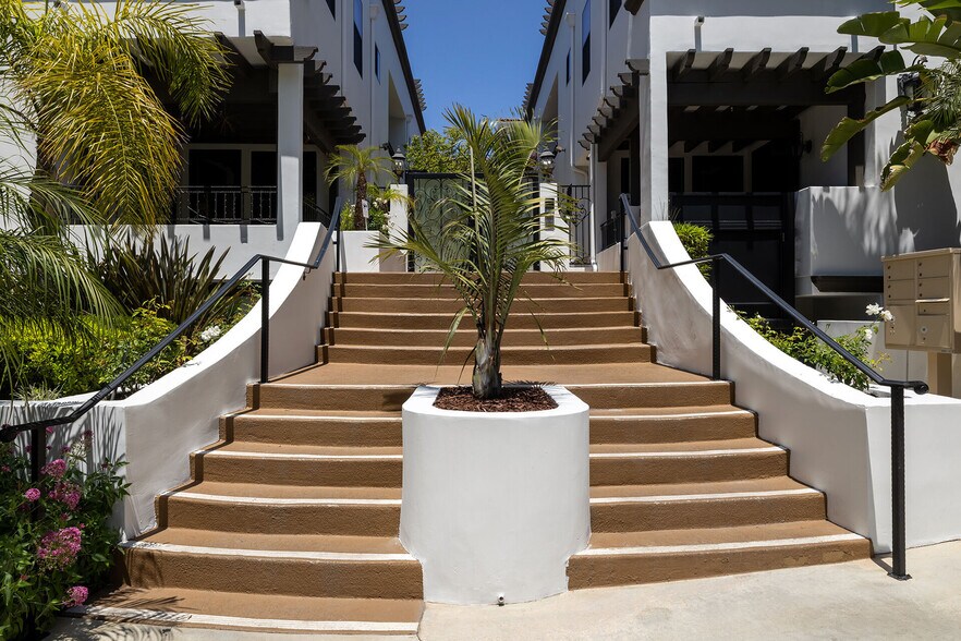 Building Photo - Vista Paradiso