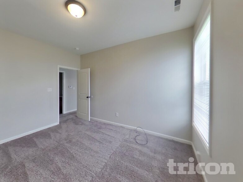 Building Photo - 305 Gale Ct