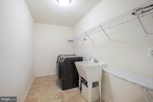 Building Photo - 21521 Willow Breeze Sq
