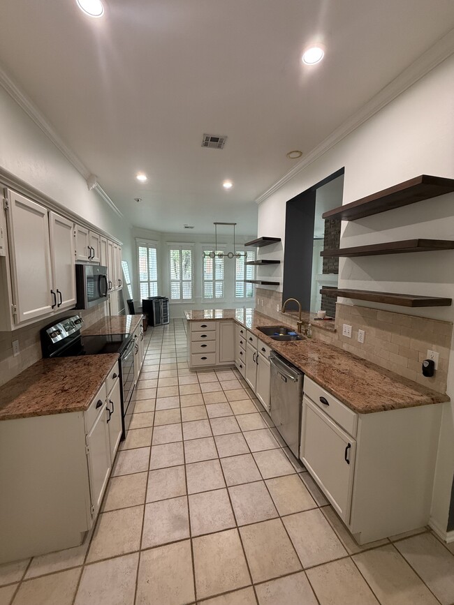 Building Photo - 1801 Sagewood Dr