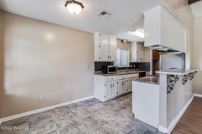 Building Photo - 103 Pinion Cir