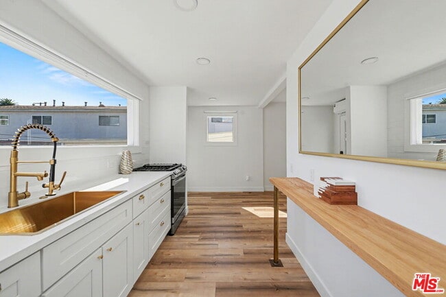 Building Photo - 516 Hill St