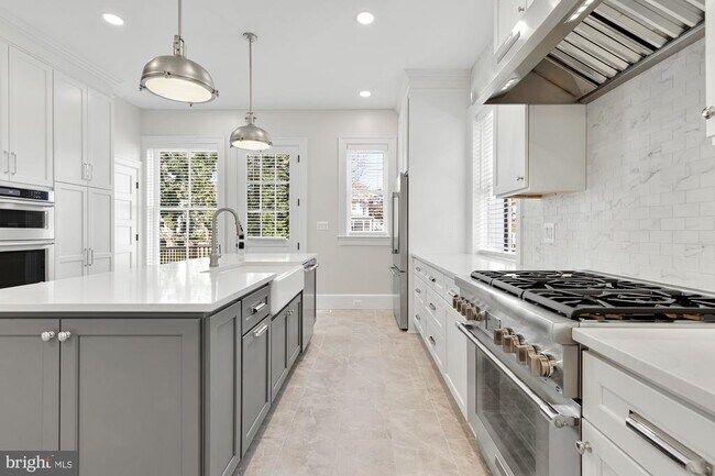 Building Photo - 4201 Bradley Ln