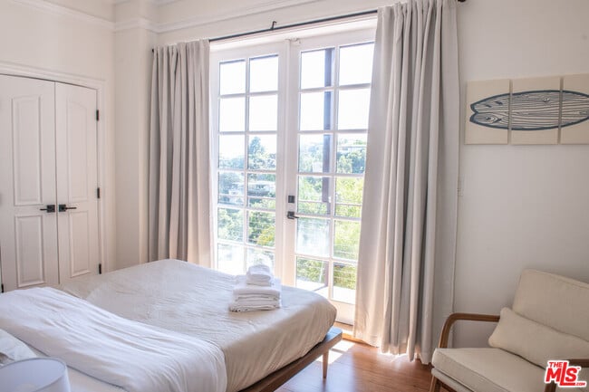 Building Photo - 8655 Hillside Ave