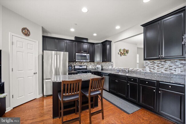 Building Photo - 1738 Beacon Ln