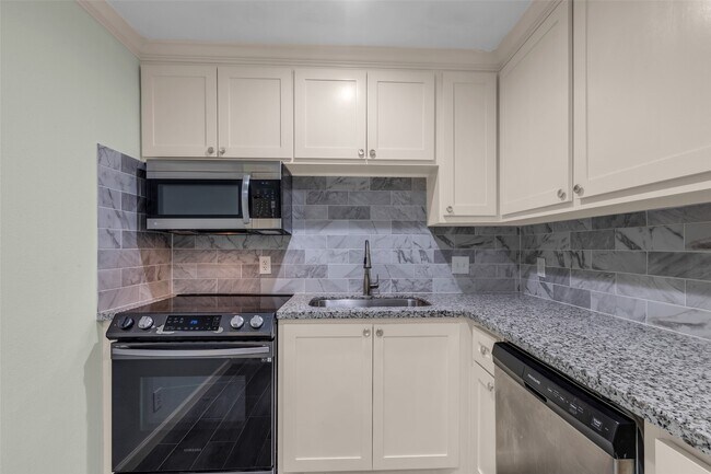 Building Photo - 1311 Antoine Dr