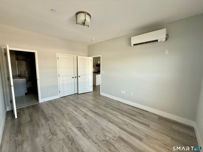 Building Photo - 502 Howe Ave