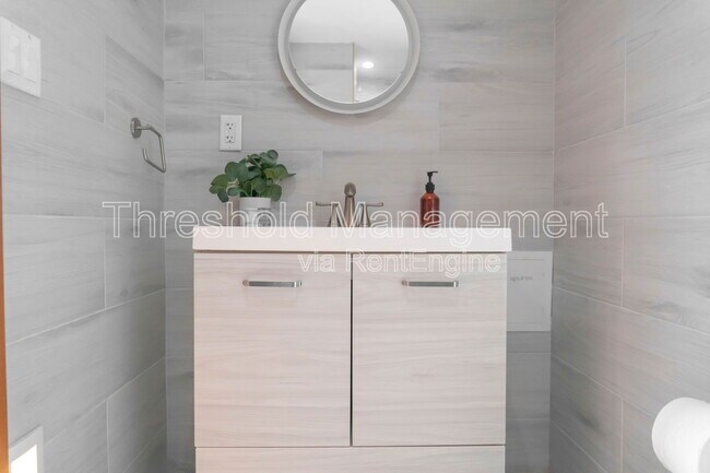Building Photo - 820 Ocean Dr