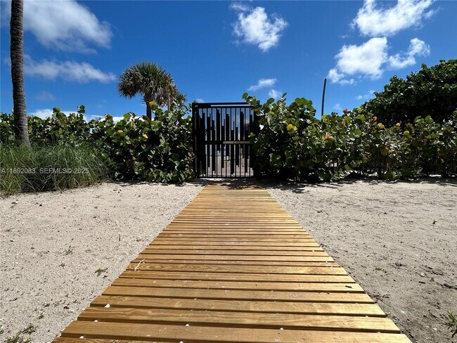 Building Photo - 5415 Collins Ave