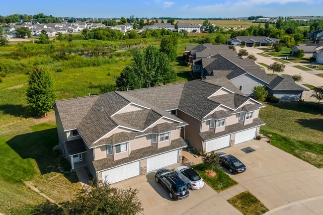 Primary Photo - Beautiful End Unit Condo - 4 Bedrooms, Lin...