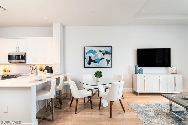 Building Photo - 101 8th St S