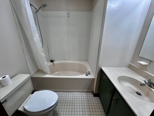 Building Photo - Spacious 3 bedroom home in Wesleyan Chase