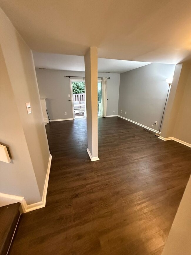 Building Photo - Charming 3BR Townhome in Greensboro
