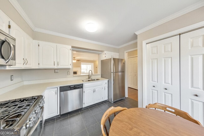 Building Photo - 2045 Fairways Ct