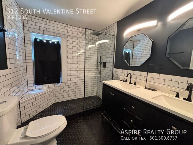 Building Photo - 312 S Valentine St